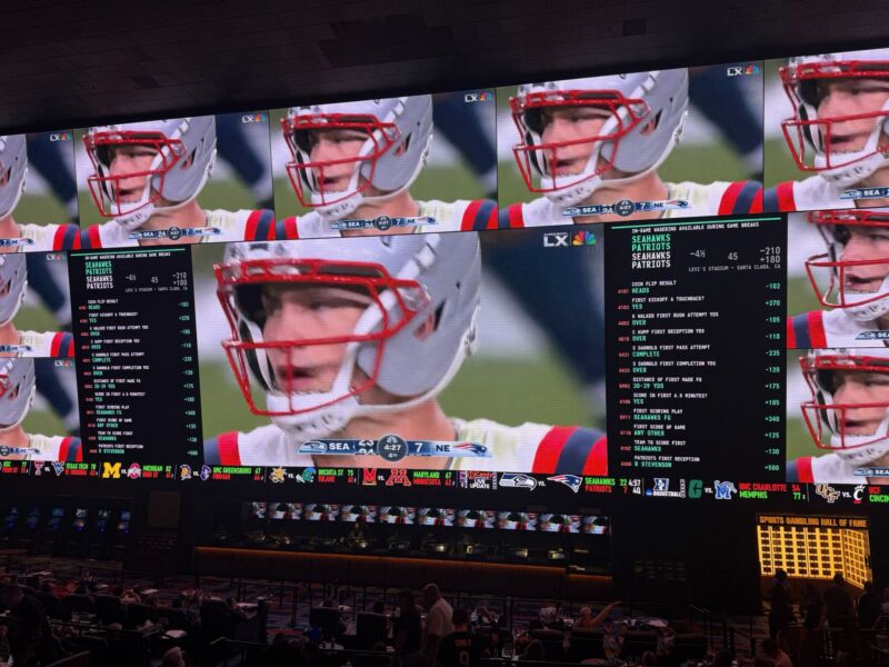 Image for the Tweet beginning: Uchenna Nwosu intercepts Drake Maye